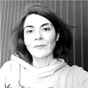 Profesora de Oratoria y Comunicación. Psicologa y actriz profesional con larga experiencia en docencia